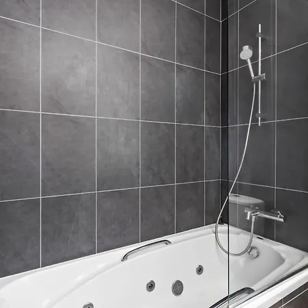 Parkside 2 Bedroom * Larnaca